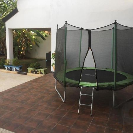 Saly - Villa Kage 6 Chambres -Clim-Wifi-Eau Chaude-Billard-Babyfoot-Ping Pong-Canal - Electricite Non Comprise ภายนอก รูปภาพ