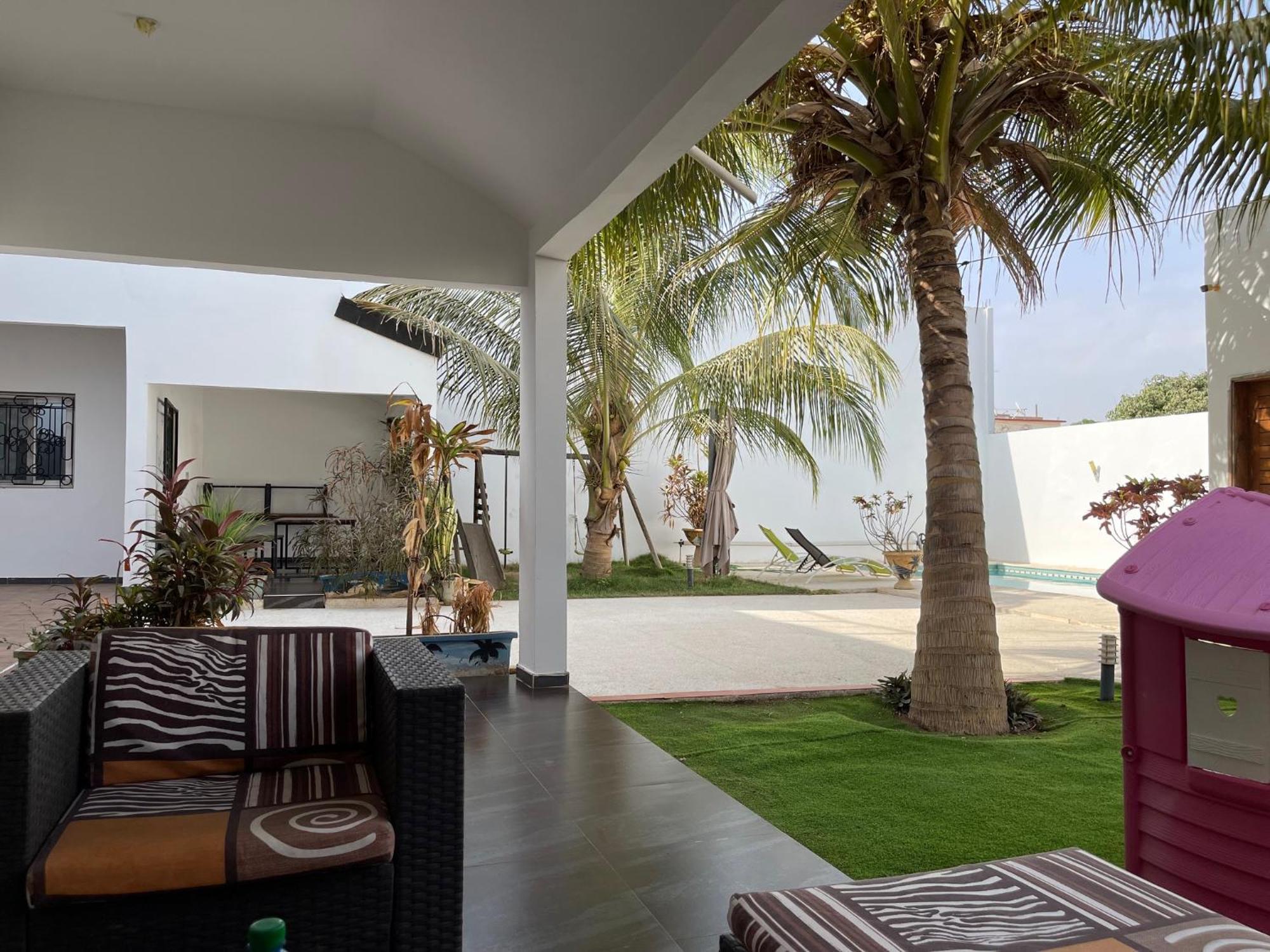 Saly - Villa Kage 6 Chambres -Clim-Wifi-Eau Chaude-Billard-Babyfoot-Ping Pong-Canal - Electricite Non Comprise ภายนอก รูปภาพ