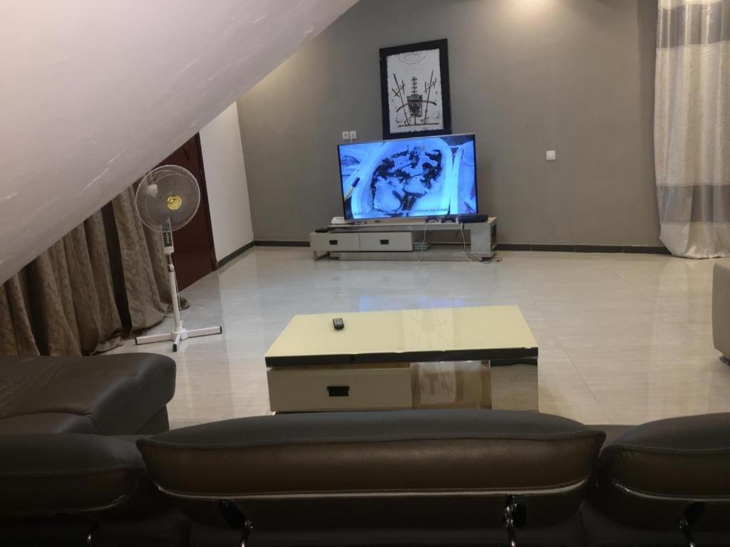 Saly - Villa Kage 6 Chambres -Clim-Wifi-Eau Chaude-Billard-Babyfoot-Ping Pong-Canal - Electricite Non Comprise ภายนอก รูปภาพ