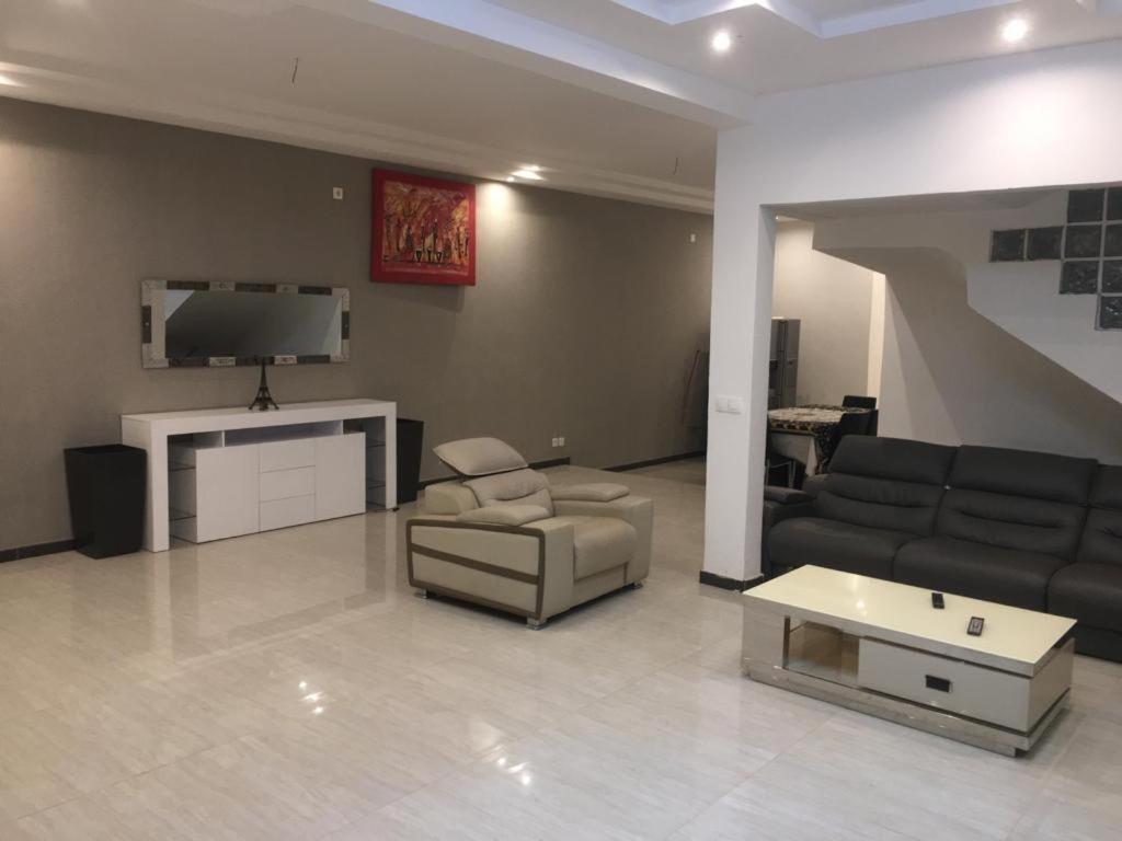 Saly - Villa Kage 6 Chambres -Clim-Wifi-Eau Chaude-Billard-Babyfoot-Ping Pong-Canal - Electricite Non Comprise ภายนอก รูปภาพ