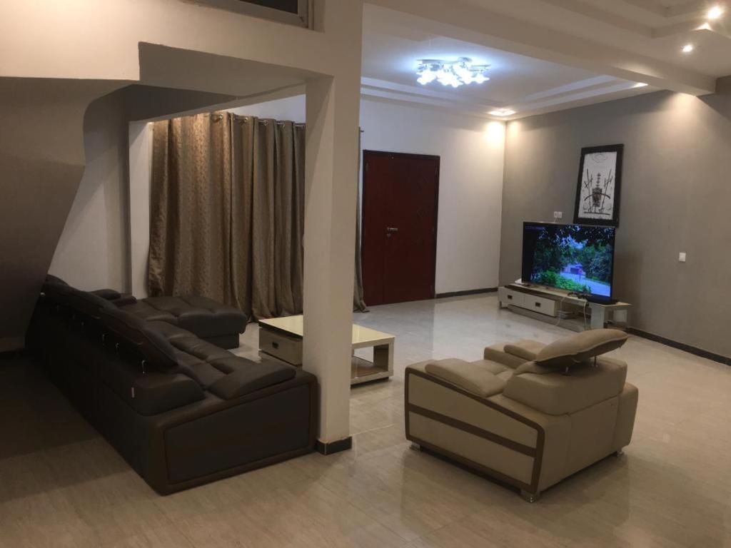 Saly - Villa Kage 6 Chambres -Clim-Wifi-Eau Chaude-Billard-Babyfoot-Ping Pong-Canal - Electricite Non Comprise ภายนอก รูปภาพ