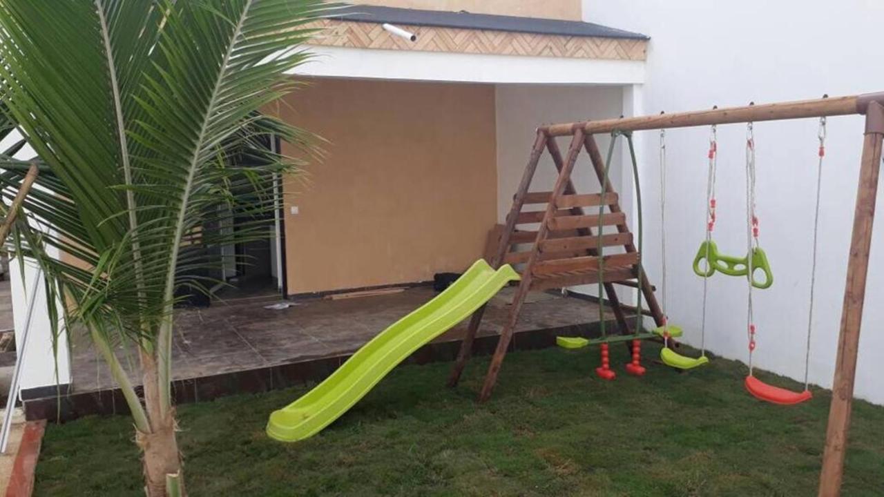 Saly - Villa Kage 6 Chambres -Clim-Wifi-Eau Chaude-Billard-Babyfoot-Ping Pong-Canal - Electricite Non Comprise ภายนอก รูปภาพ